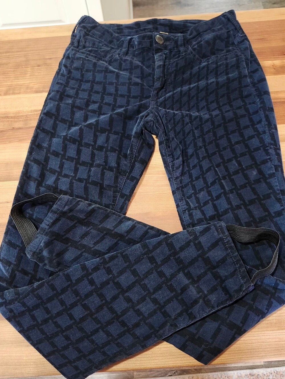 True Religion Women’s Navy/black Patterned Stretch Jeans With Stir-ups.